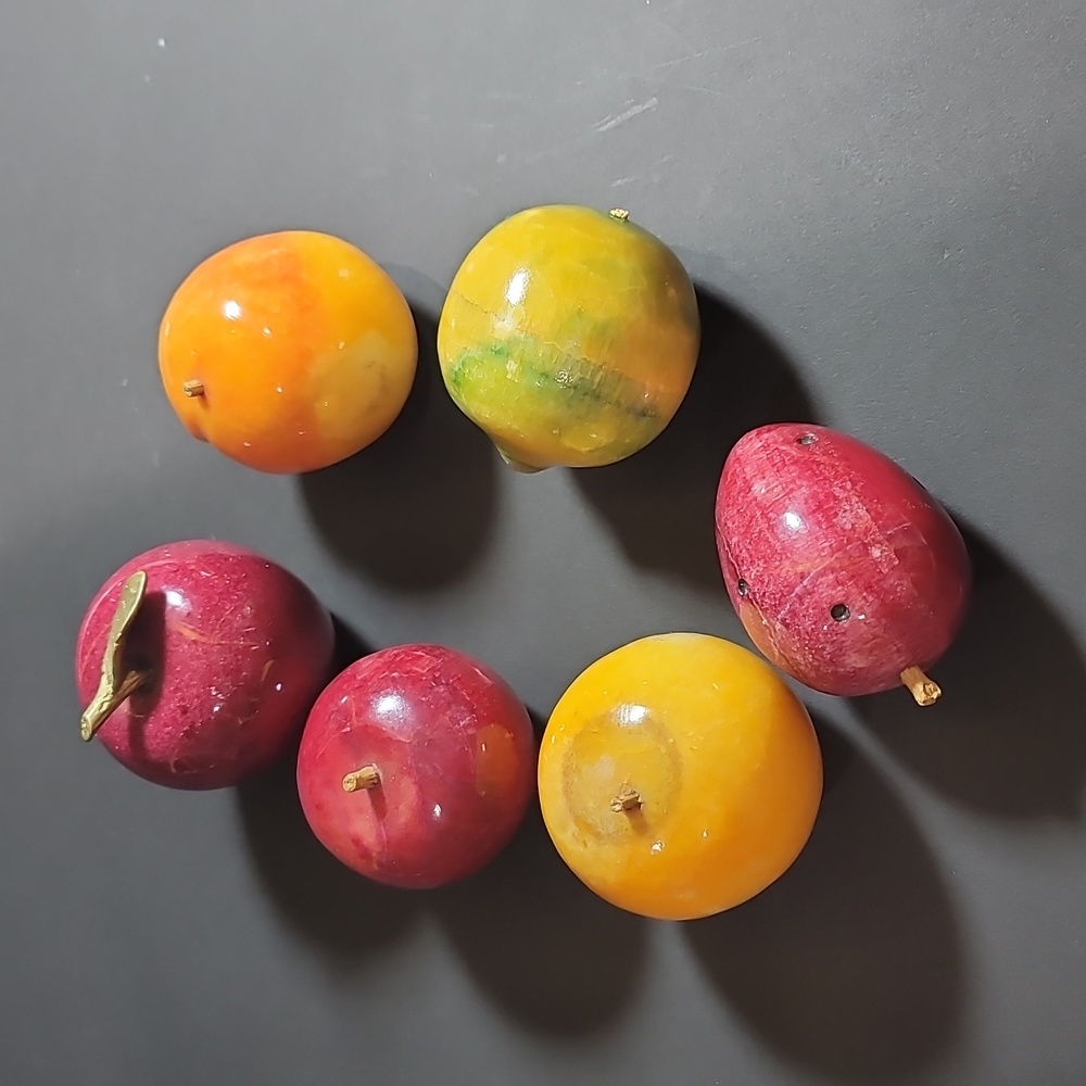 6 pieces of stone fruit.